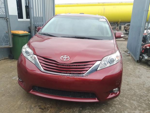 Toyota Sienna 2014 Red