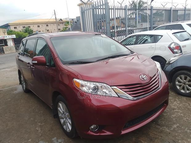 Toyota Sienna 2014 Red
