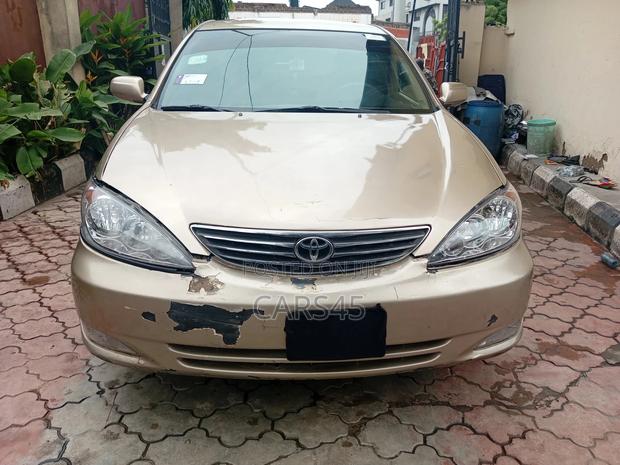 Toyota Camry 2004 Gold