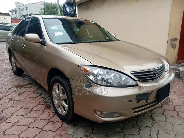 Toyota Camry 2004 Gold