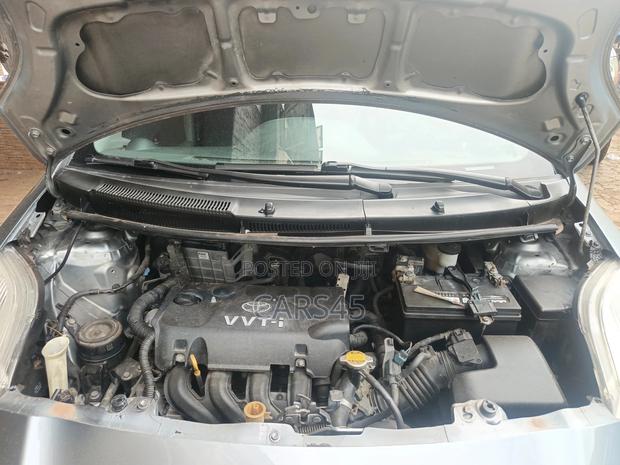 Toyota Yaris 2009 Gray