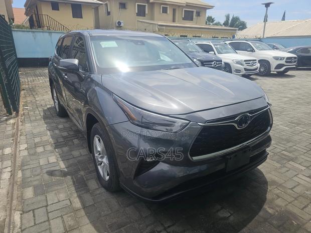Toyota Highlander 2024 Gray