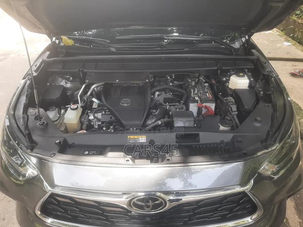 Toyota Highlander 2024 Gray