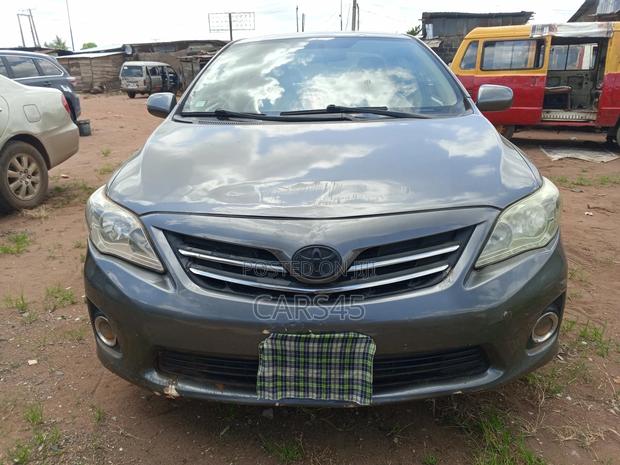 Toyota Corolla 2012 Gray