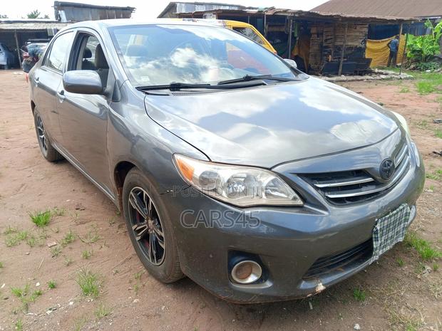 Toyota Corolla 2012 Gray