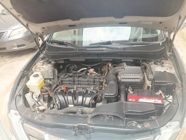 Hyundai Sonata GLS Sedan FWD (2.4L 4cyl 6A) 2011 Silver