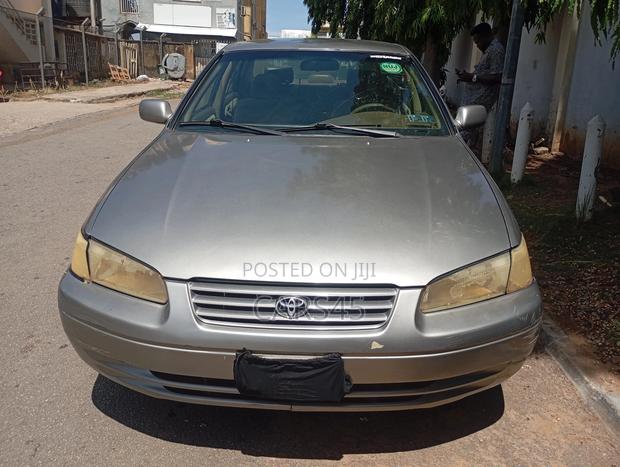 Toyota Camry 1998 Gray