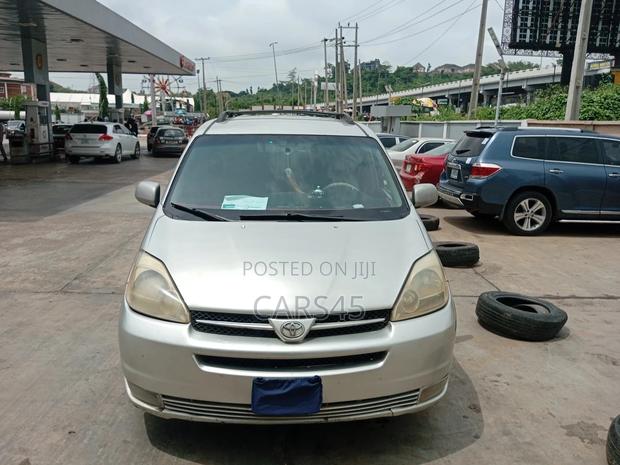 Toyota Sienna 2005 Silver