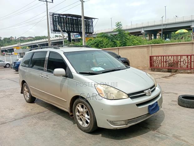 Toyota Sienna 2005 Silver
