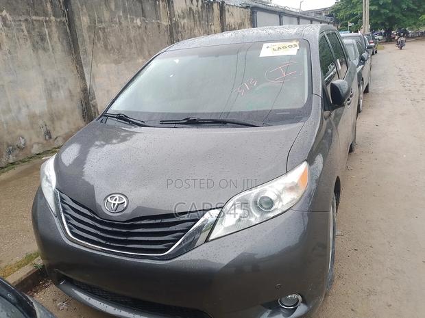 Toyota Sienna 2011 Gray