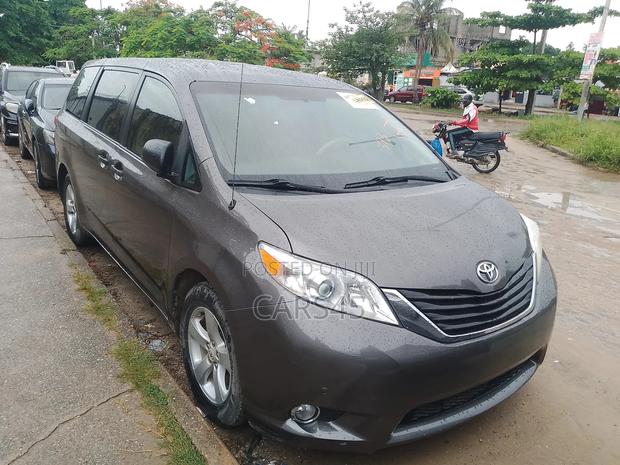 Toyota Sienna 2011 Gray