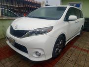 Toyota Sienna 2015 White for sale