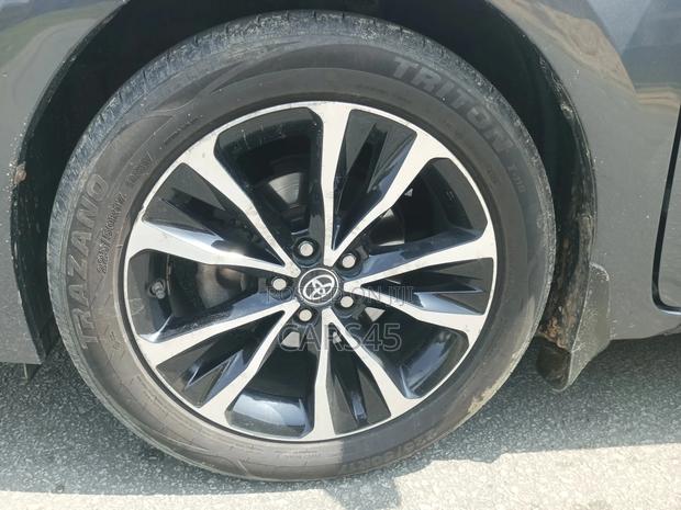 Toyota Corolla SE (1.8L 4cyl 2A) 2018 Blue