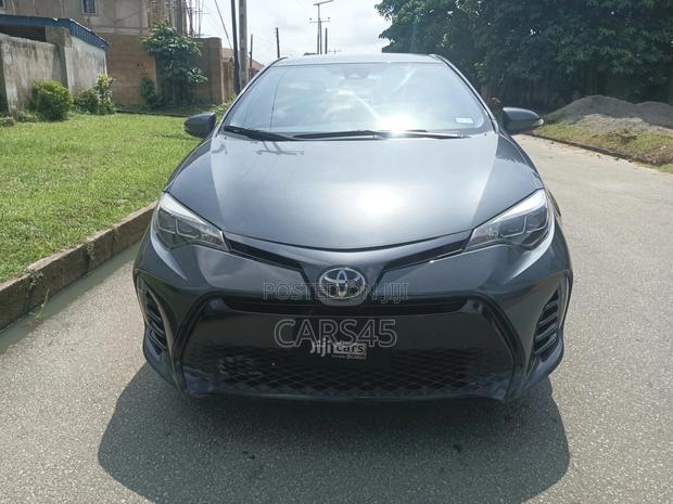 Toyota Corolla SE (1.8L 4cyl 2A) 2018 Blue