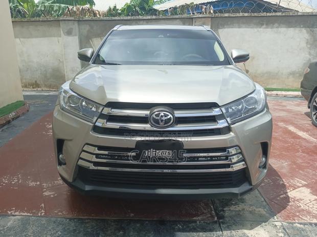 Toyota Highlander Limited 4dr SUV (3.5L 6cyl 6A) 2015 Gold