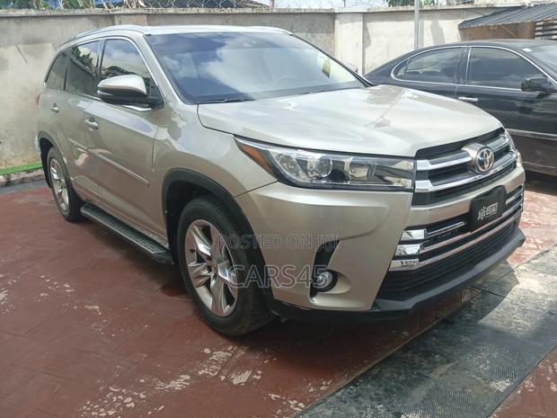 Toyota Highlander Limited 4dr SUV (3.5L 6cyl 6A) 2015 Gold
