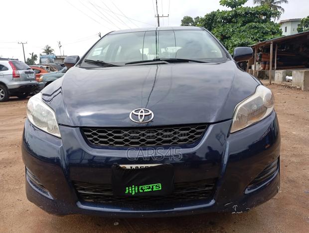 Toyota Matrix Hatchback FWD (1.8L 4cyl 5M) 2009 Blue