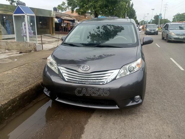 Toyota Sienna 2014 Gray