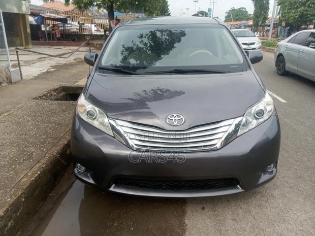 Toyota Sienna 2014 Gray