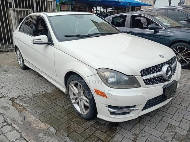 Mercedes-Benz C300 Sport 4Matic Sedan AWD (3.5L 6cyl 7A) 2013 White