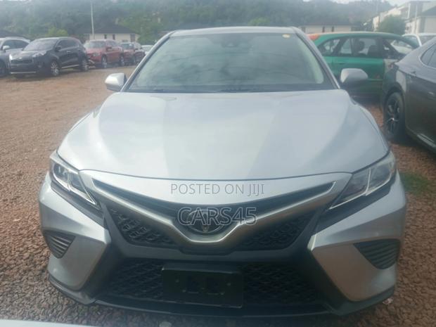 Toyota Camry 2018 Silver