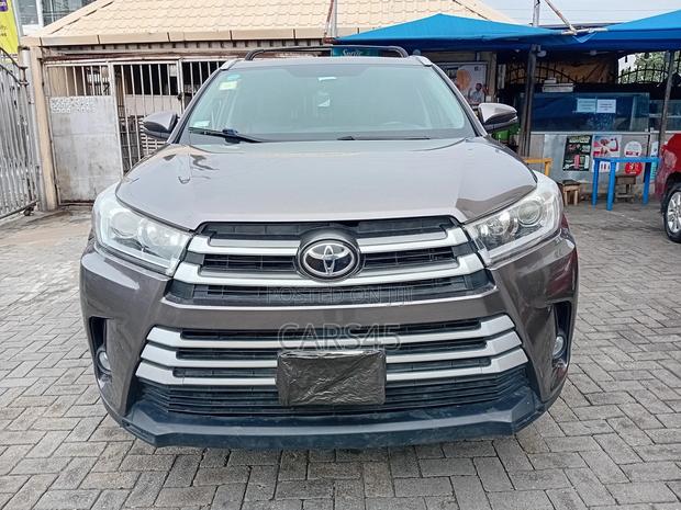 Toyota Highlander XLE 4dr SUV AWD (3.5L 6cyl 6A) 2015 Gray