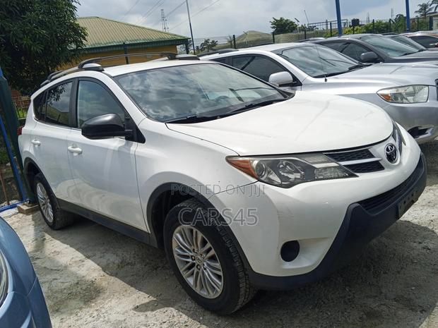 Toyota RAV4 LE 4dr SUV (2.5L 4cyl 6A) 2015 White