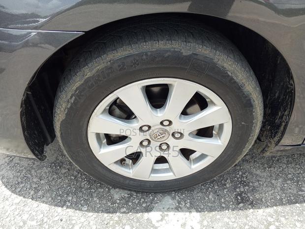 Toyota Camry XLE V6 4dr Sedan (3.5L 6cyl 6AM) 2009 Gray