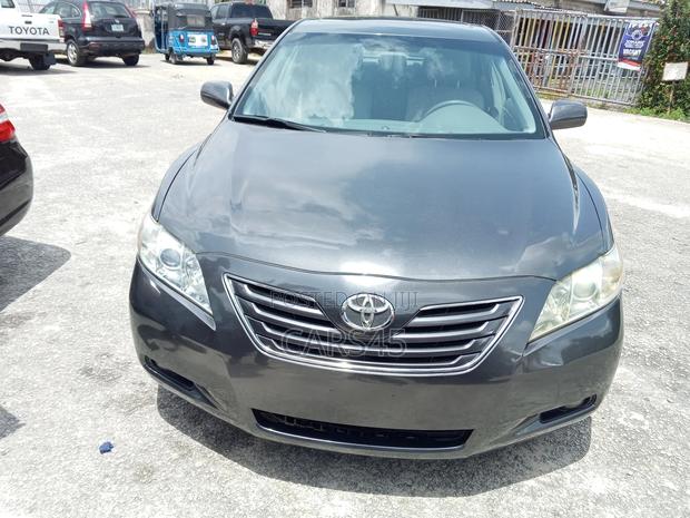 Toyota Camry XLE V6 4dr Sedan (3.5L 6cyl 6AM) 2009 Gray