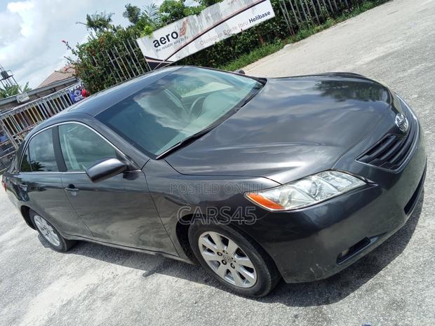 Toyota Camry XLE V6 4dr Sedan (3.5L 6cyl 6AM) 2009 Gray