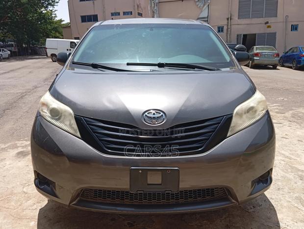 Toyota Sienna 2012 Gray