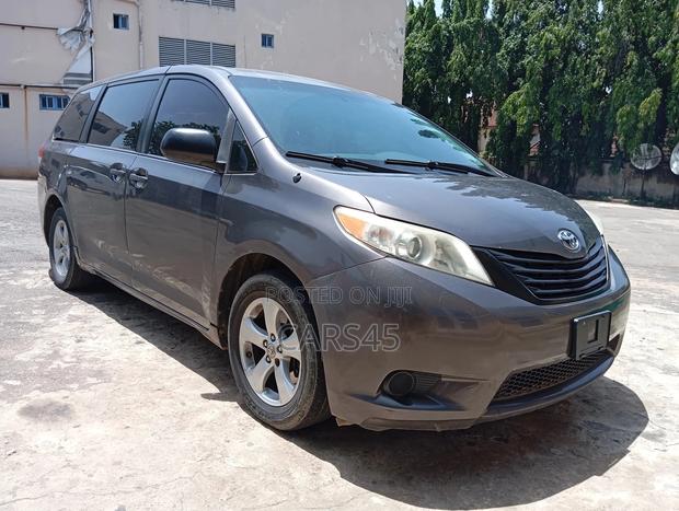 Toyota Sienna 2012 Gray