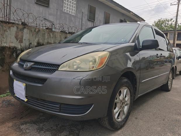 Toyota Sienna 2004 Gray