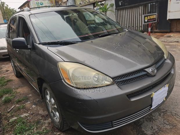 Toyota Sienna 2004 Gray