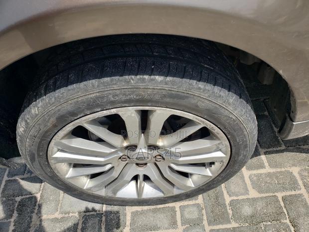 Land Rover Range Rover 2010 Gray