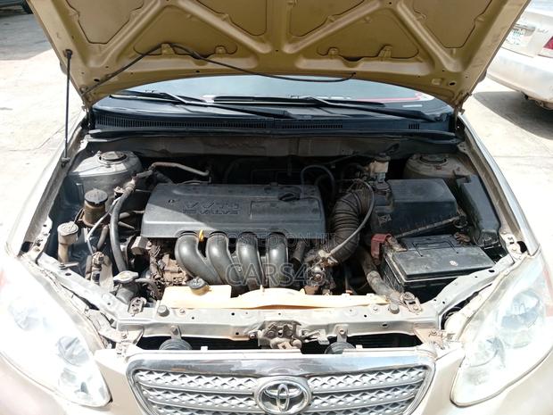 Toyota Corolla 2004 Gold