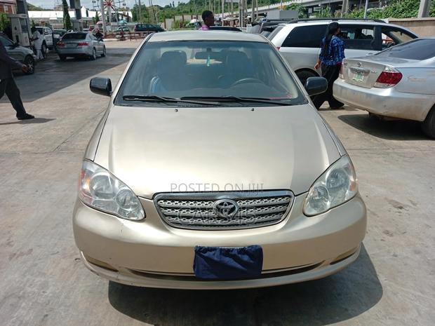 Toyota Corolla 2004 Gold