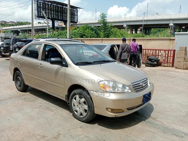 Toyota Corolla 2004 Gold