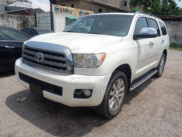 Toyota Sequoia Platinum 4dr SUV 4WD (5.7L 8cyl 6A) 2010 White