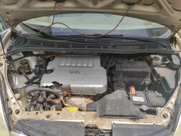 Toyota Sienna 2009 Gold
