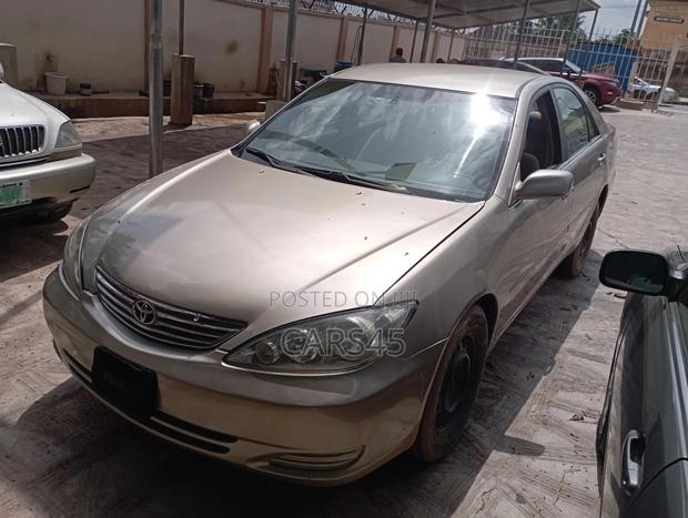 Toyota Camry 2003 Gold