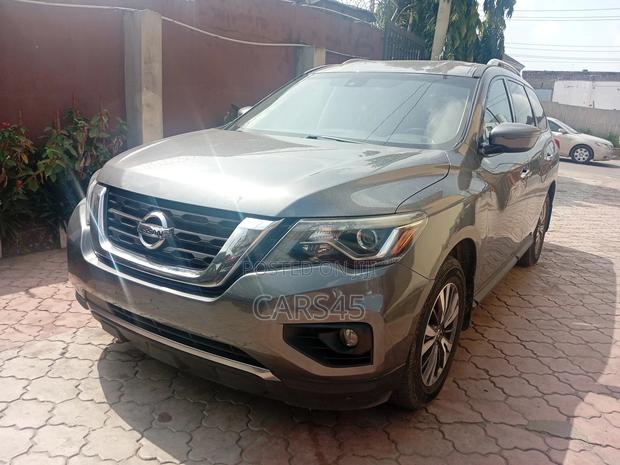 Nissan Pathfinder 2018 Gray