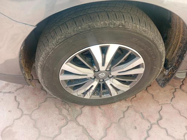 Nissan Pathfinder 2018 Gray