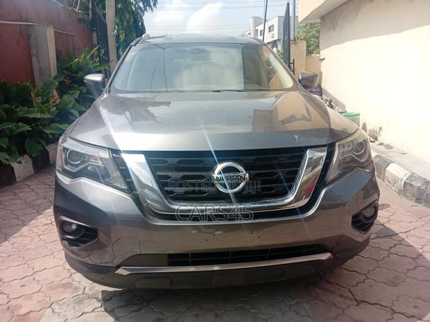 Nissan Pathfinder 2018 Gray