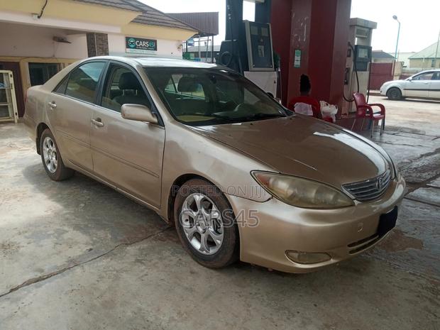 Toyota Camry 2003 Gold