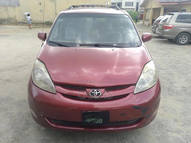 Toyota Sienna 2008 Red