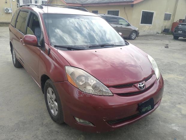 Toyota Sienna 2008 Red