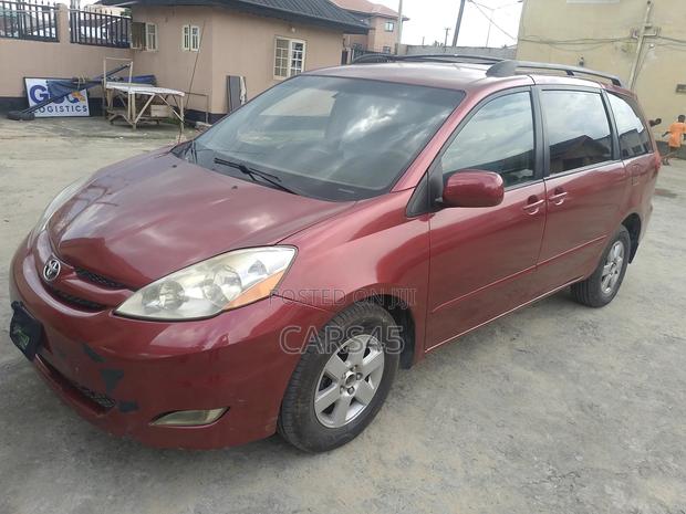 Toyota Sienna 2008 Red