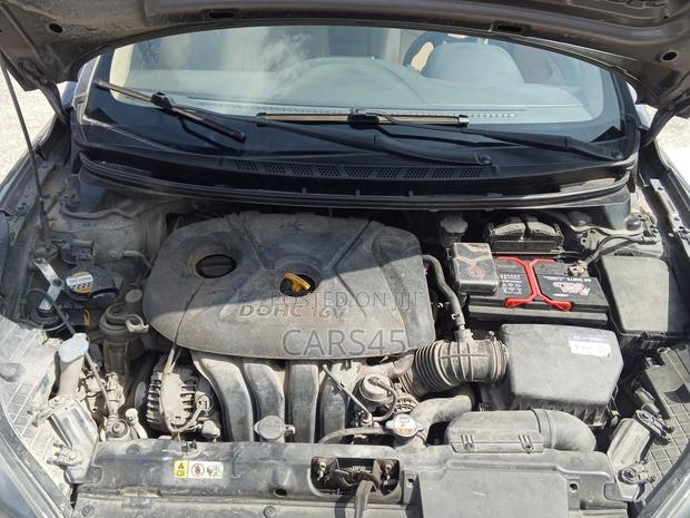 Hyundai Elantra GLS Sedan FWD (1.8L 4cyl 6A) 2013 Gray