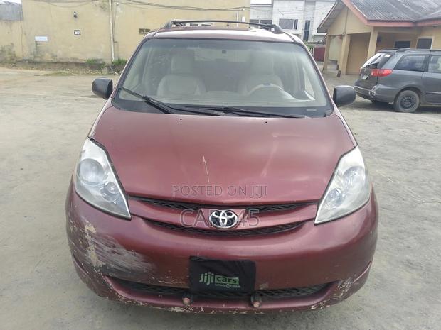 Toyota Sienna 2005 Red